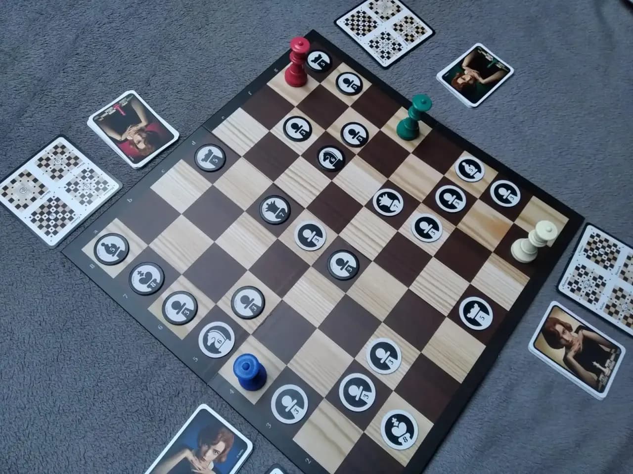 Gambit Królowej gra planszowa - zasady, strategie i gdzie kupić Gambit Królowej gra planszowa - zasady, strategie i gdzie kupić
